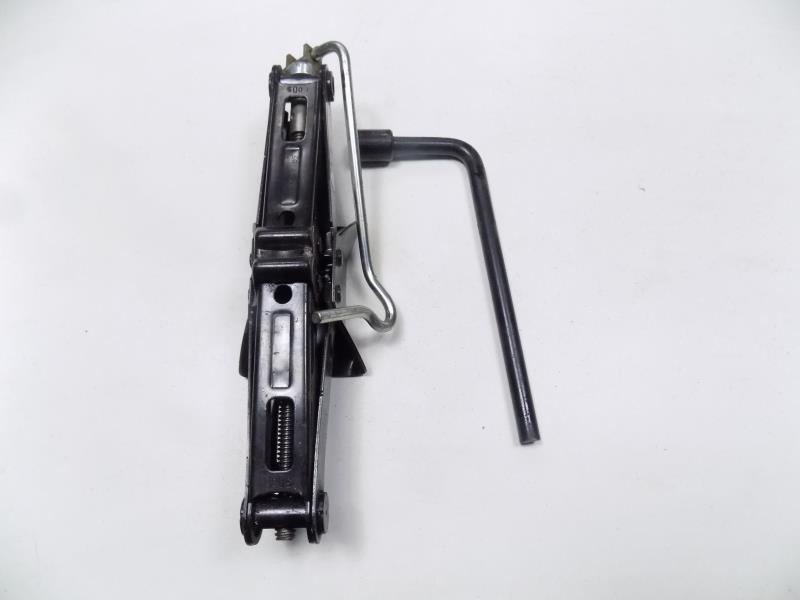 Gdzie znaleźć lewarek w Citroenie Berlingo? Praktyczny przewodnik dla kierowców