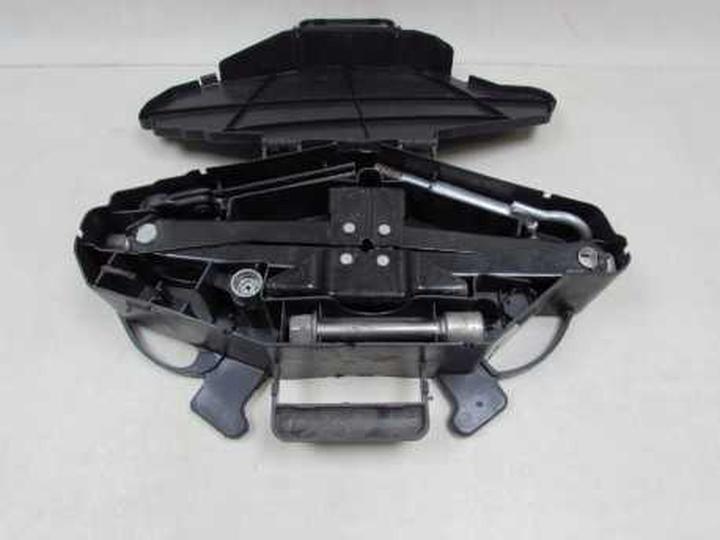 Lokalizacja lewarka w Renault Trafic