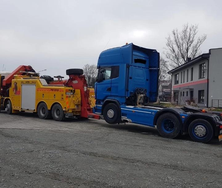 Procedura holowania samochodu