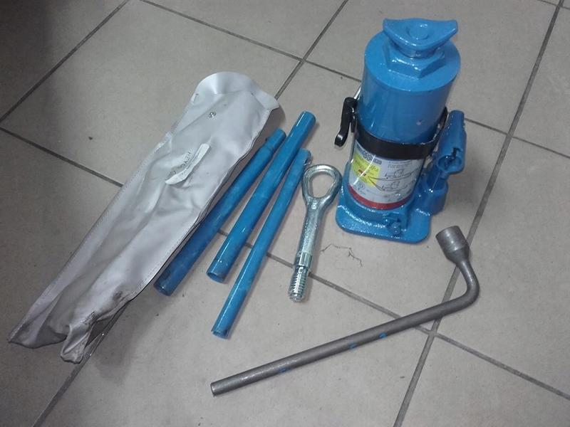 Gdzie znaleźć lewarek w Mercedesie Sprinterze? Kluczowe wskazówki i porady dla kierowców