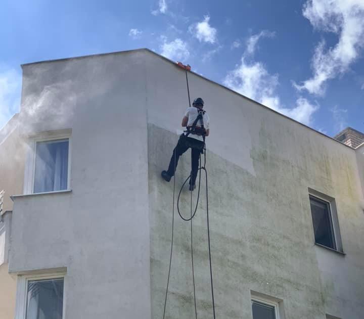 Sezonowość cen mycia elewacji