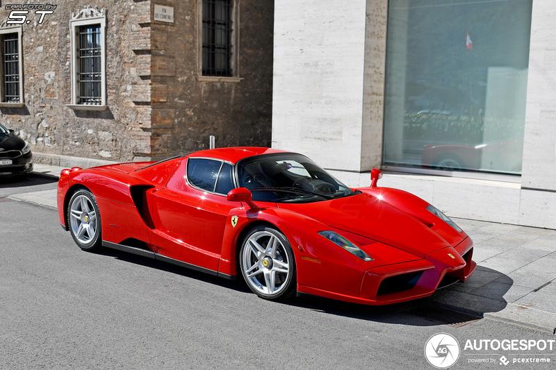 Futurystyczne kształty Ferrari Enzo