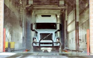 Jakie są ceny mycia samochodu w myjni samoobsługowej? Sprawdź, ile zapłacisz!