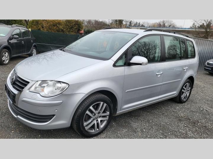 Który silnik diesla w VW Touran zapewni bezproblemową jazdę i oszczędności paliwa?