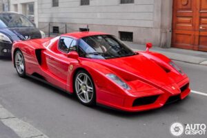 Niezwykłe detale i wyjątkowy design Ferrari Enzo, które zachwycają każdego miłośnika motoryzacji