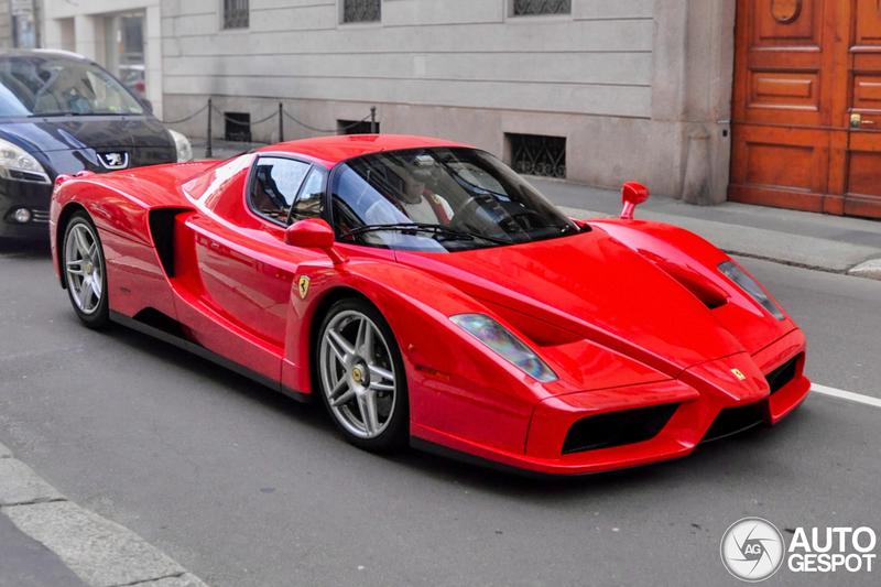 Niezwykłe detale i wyjątkowy design Ferrari Enzo, które zachwycają każdego miłośnika motoryzacji