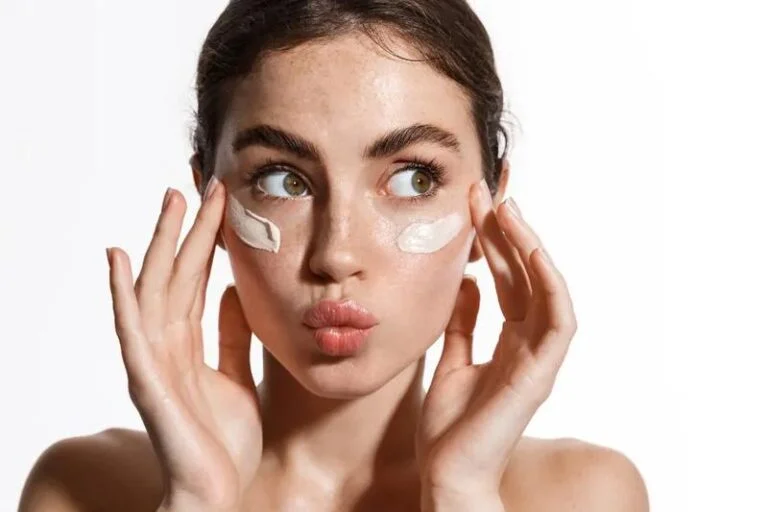 Jak dbać o skórę w aucie – skuteczne metody czyszczenia, które zachowają blask i zapobiegną uszkodzeniom